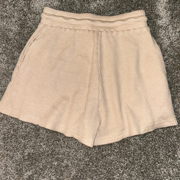 White Fox Shorts - Picture 3 of 4